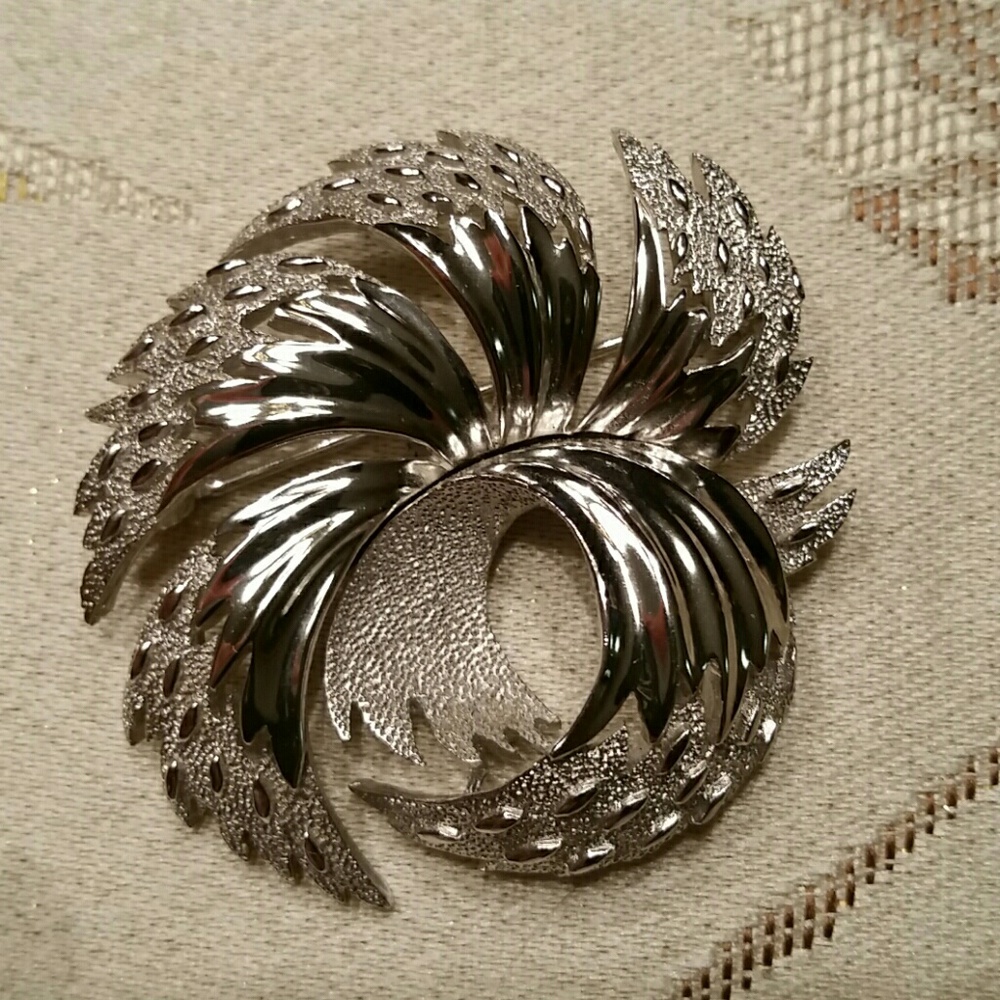 Vintage Crown Trifari brooche